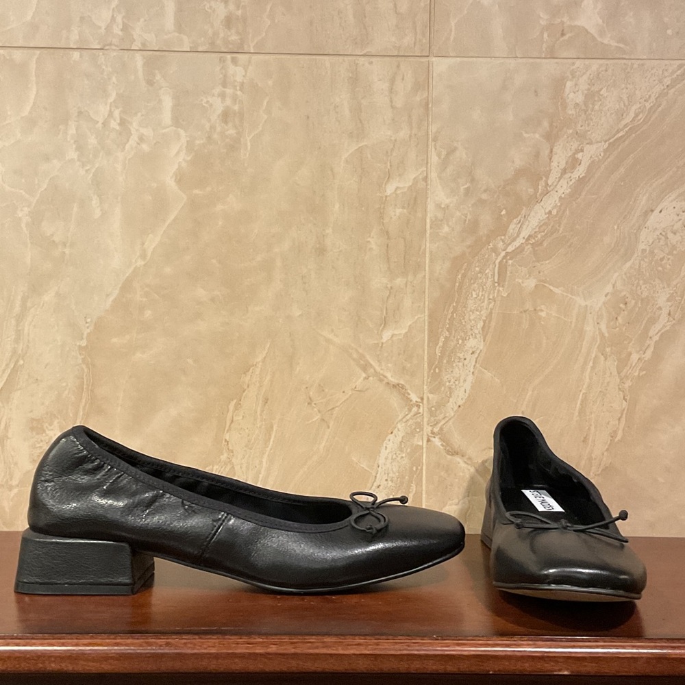 Steve Madden Black Leather Flats, Size 7M